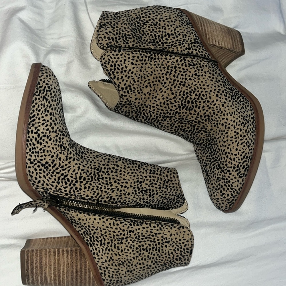 Cheetah print heels size 7 1/2